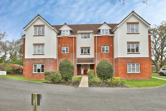 Alder Heights, Poole, BH12, photo 1