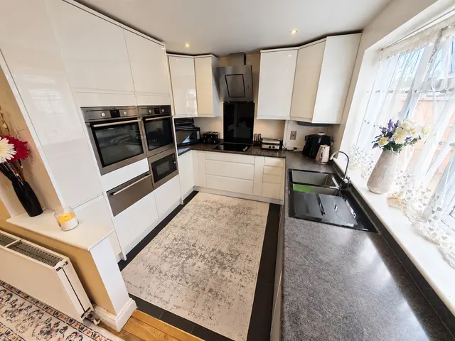 Rushdene Crescent, Northolt, UB5, photo 3