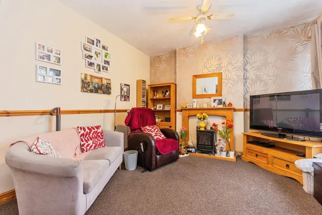 Lawrence Road, Urmston, M41, photo 2