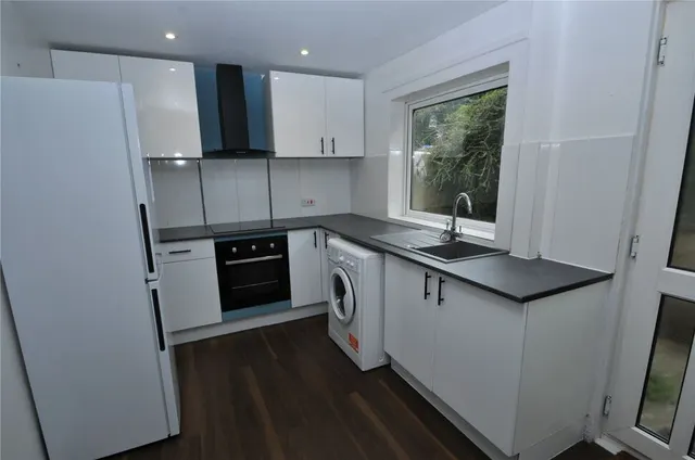 Eleanor Close, Bath, BA2, photo 2