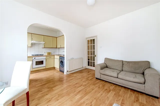 Photo 3 — Mayflower Road, Clapham, London, SW9