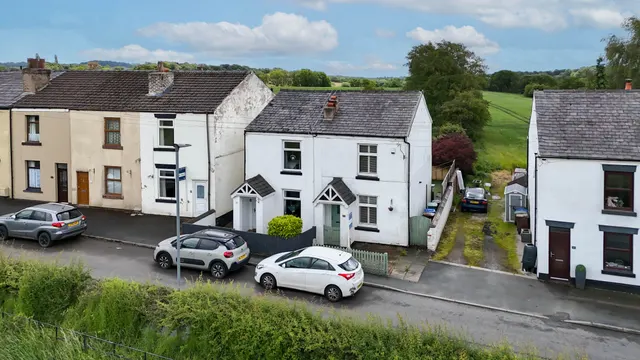 Platt Lane, Standish, photo 2