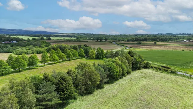 Platt Lane, Standish, photo 3