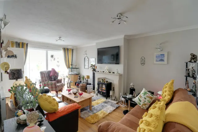 Sharnbrook Drive, Crewe, photo 2