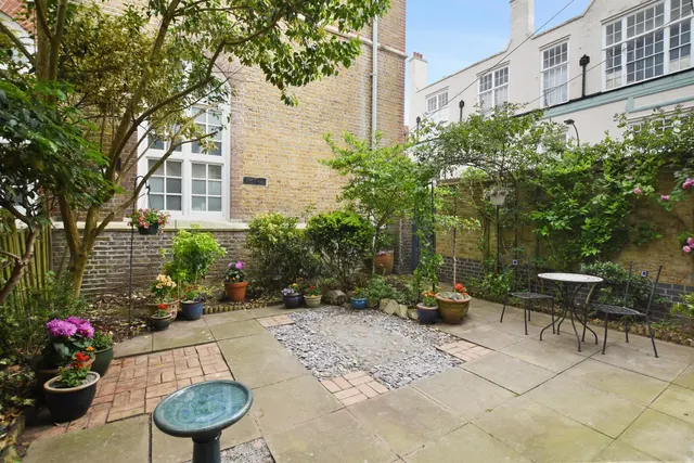 Photo 2 — Becklow Road, London