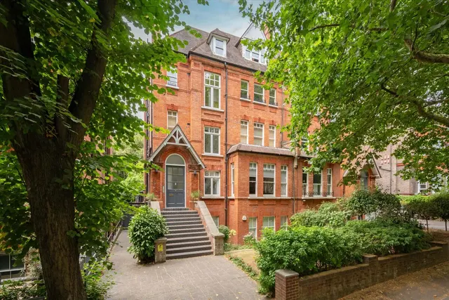 Fitzjohns Avenue, London, NW3, photo 2