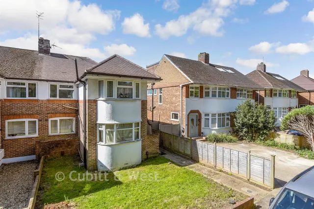 Kingsley Grove, Reigate, RH2, photo 1