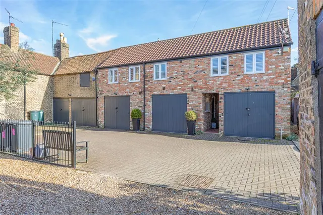 Wisbech Road, Thorney, PE6, photo 1