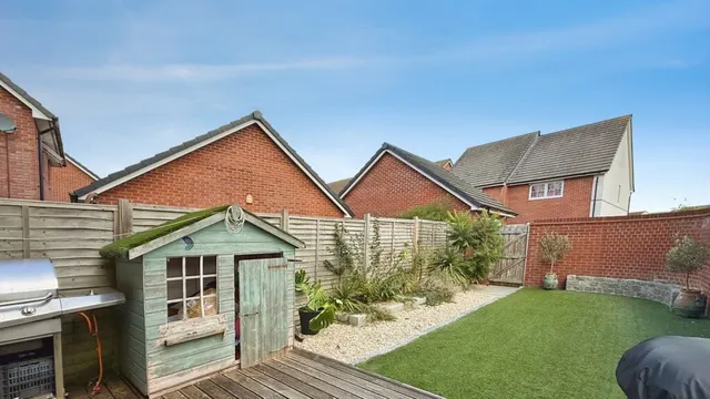 Photo 2 — Gilhespy Way, Westbury