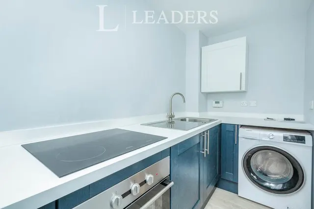 Townsend Lane, Woking, GU22, photo 1