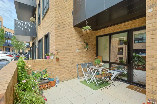 Middle Road, Ealing, W7, photo 2