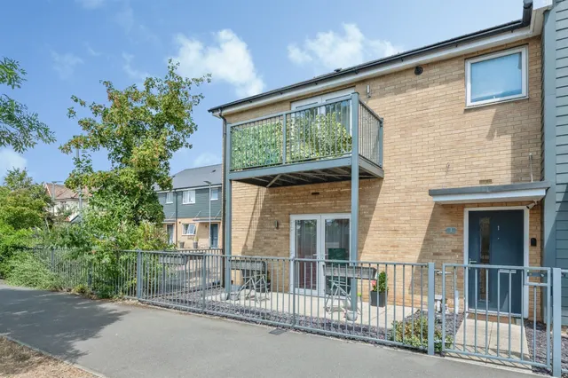 Photo 3 — Haven Road, Rainham