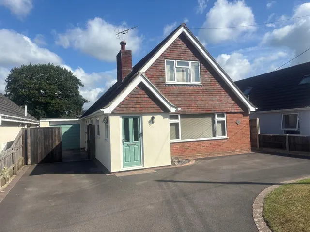 Avenue Road, Walkford, BH23, photo 1