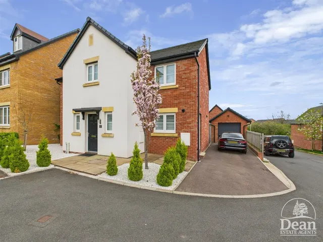 Potter Grove, Lydney, photo 1
