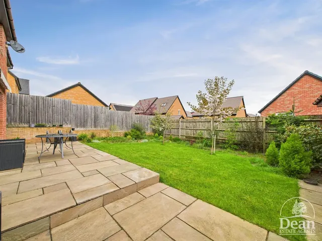 Photo 3 — Potter Grove, Lydney
