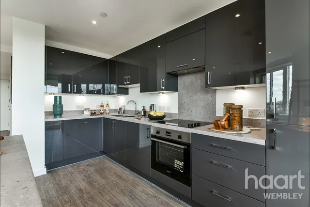 South Way, Wembley, HA9, photo 2