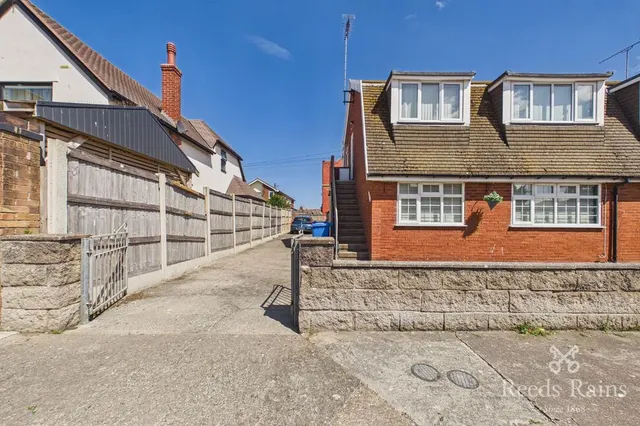 2 bedroom flat — Grosvenor Road, Rhyl, Denbighshire, LL18