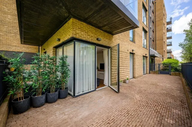 Wallace Court, Kidbrooke Village, London, SE3, photo 1