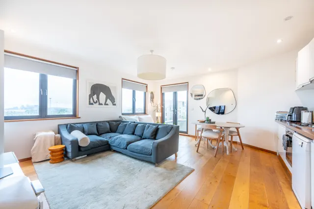 Flat 404, Kassinga House, London, photo 1