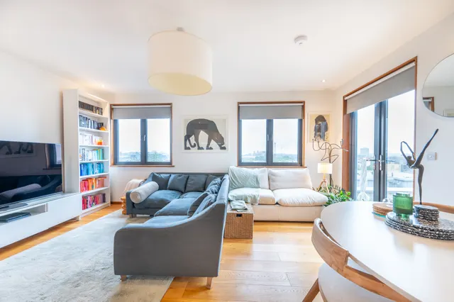 Photo 3 — Flat 404, Kassinga House, London