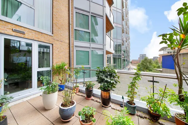 Juniper Drive, London, SW18, photo 1