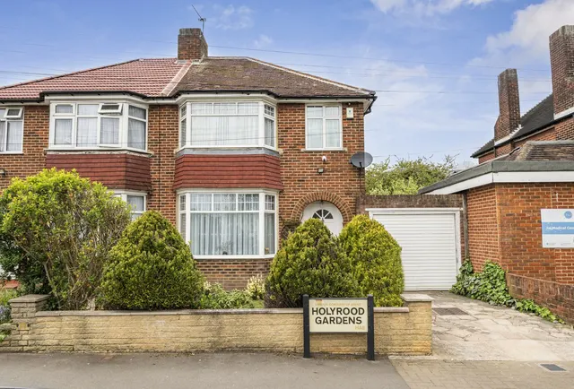 Photo 2 — Holyrood Gardens, Edgware, HA8 5LR