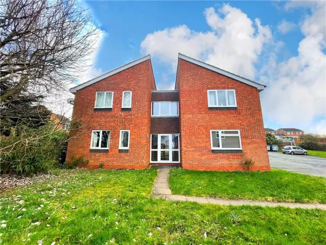 Henley Drive, Droitwich, WR9, photo 1