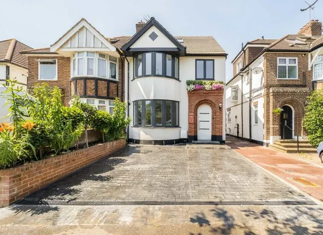 Page Street, Mill Hill, NW7, photo 1