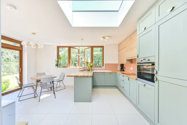 Photo 2 — 7 Elmside Road, Wembley