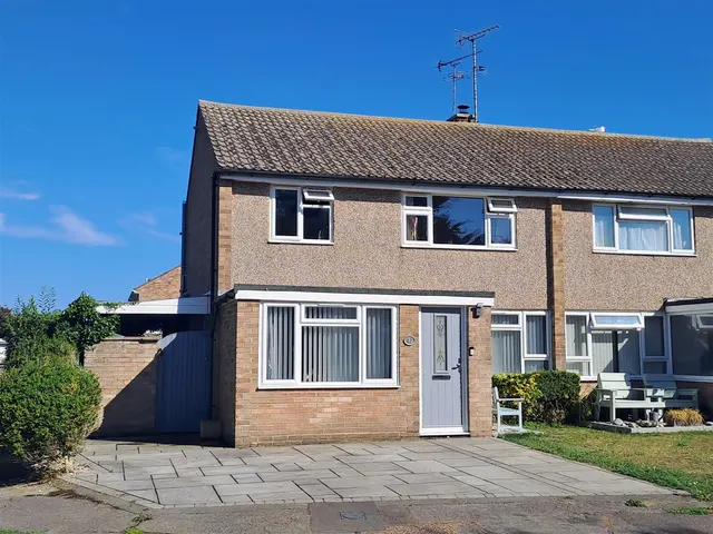 Chanctonbury Road, Rustington, photo 1