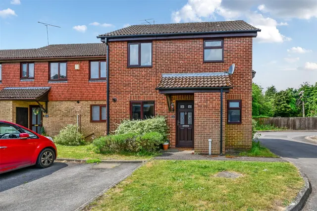 The Beeches, Ash Vale, Guildford, Surrey, GU12 5QR, photo 1