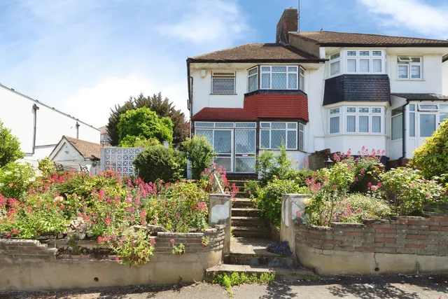 Lansdowne Road, London, E4, photo 2