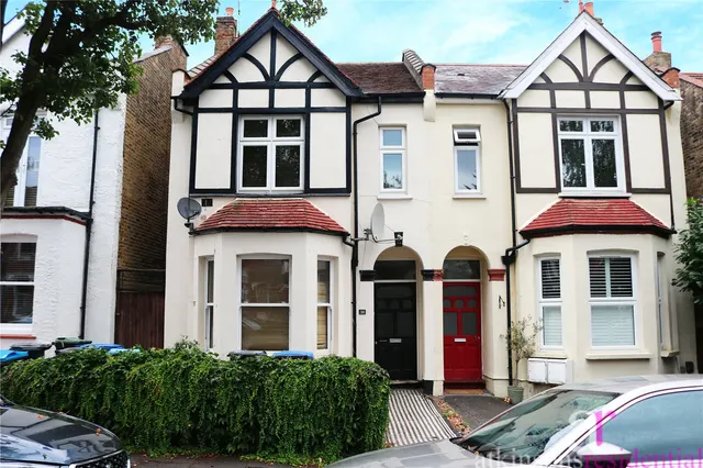 Eaton Park Road, London, N13 4EL, photo 1