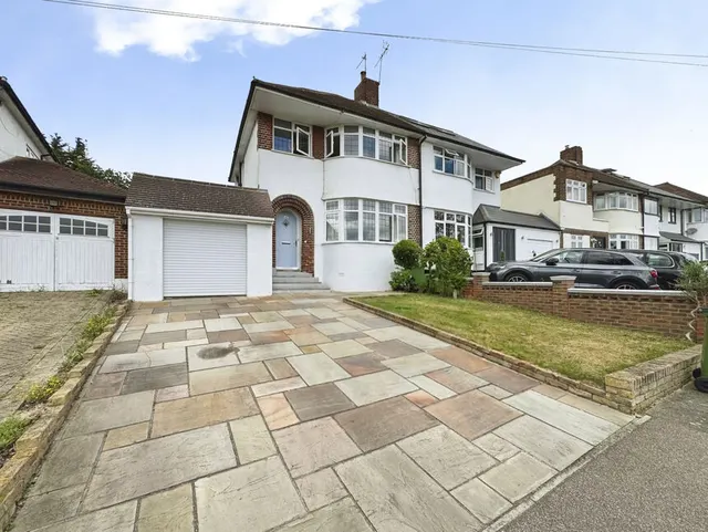 Domonic Drive, London, SE9, photo 1