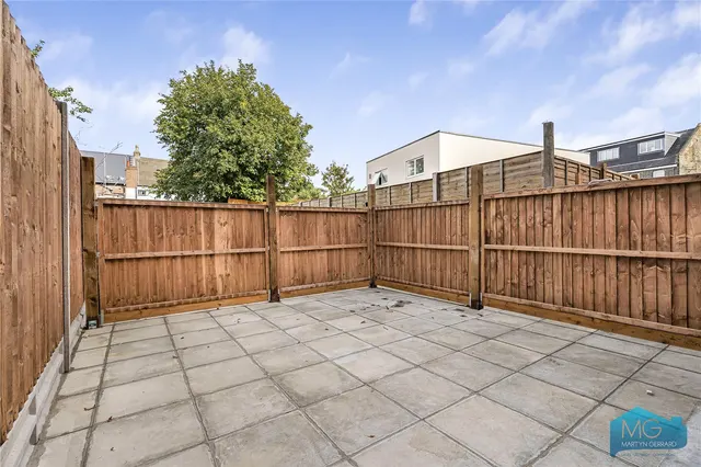 Parkhurst Road, London, N11, photo 3