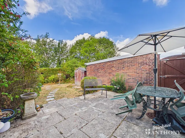 Photo 3 — Dover Hedge, Aylesbury, HP21 7AH