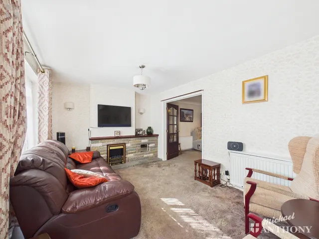 Photo 2 — Dover Hedge, Aylesbury, HP21 7AH