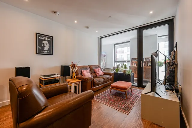 Photo 2 — (25% Share) Flat 36, 60 Barge Walk, London