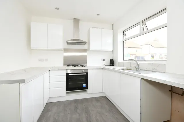 Bank Avenue, Sutton-in-Ashfield, NG17, photo 2