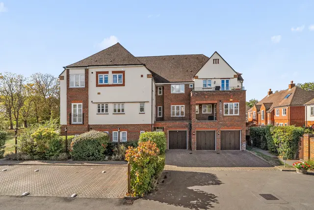 St. Martins Mews, Pyrford, GU22, photo 1