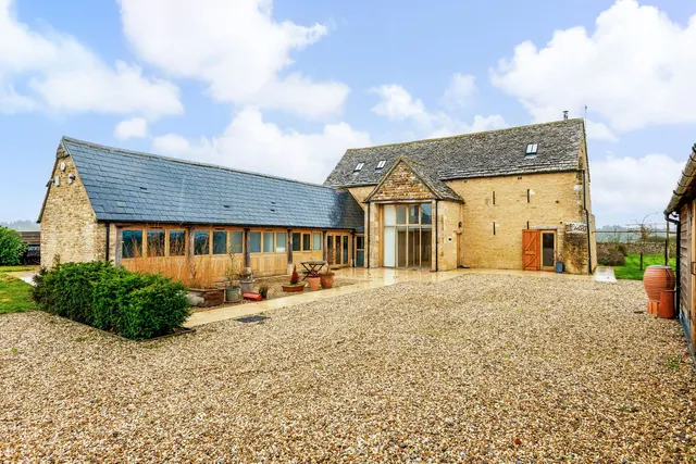 Quaker Barn, Coates, GL7, photo 1