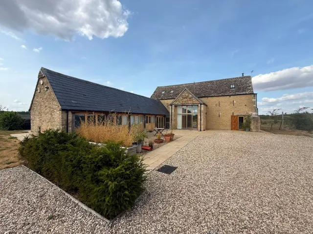 Quaker Barn, Coates, Cirencester, GL7 6JX, photo 1