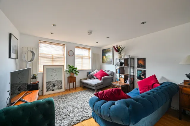 Flat 1 Crown Mews, White Horse Lane, London, photo 1