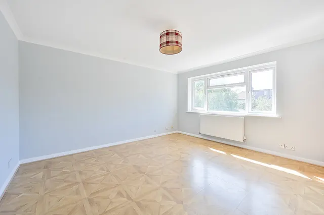 Photo 2 — 56 Guernsey Close, Hounslow