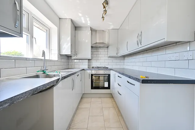 Photo 3 — 56 Guernsey Close, Hounslow