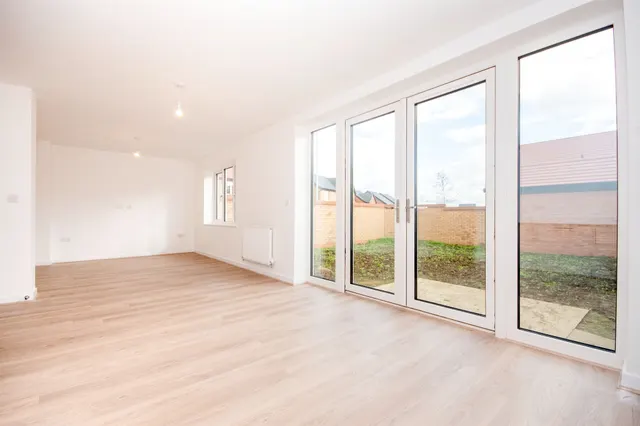 Eyam Close, Kettering, NN14, photo 2