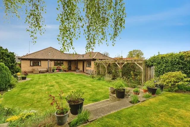 Photo 2 — Meadow Drive, Hoveton, Norwich, Norfolk, NR12