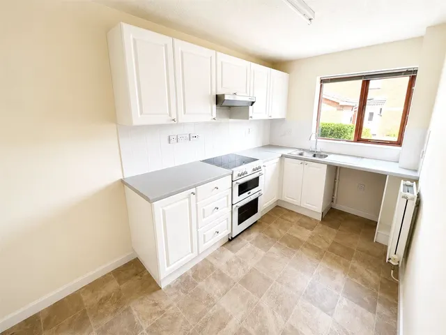 Holland Close, Bourne, PE10, photo 3