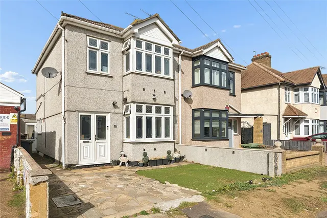 Victory Road, Rainham, RM13, photo 1