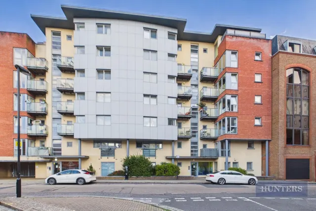 Orchard Place, Southampton, Hampshire, photo 1